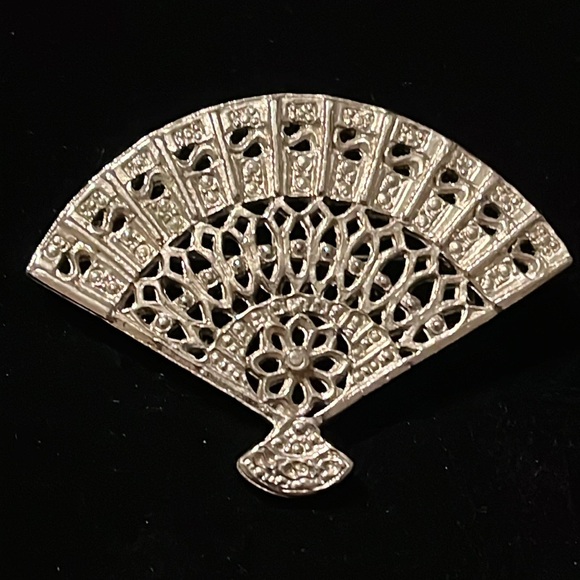 Silver Embedded Design Brooch - Picture 13 of 16